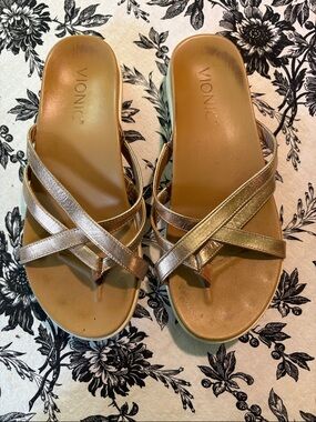 Vionic Metallic Pink Cross-Strap Sandals